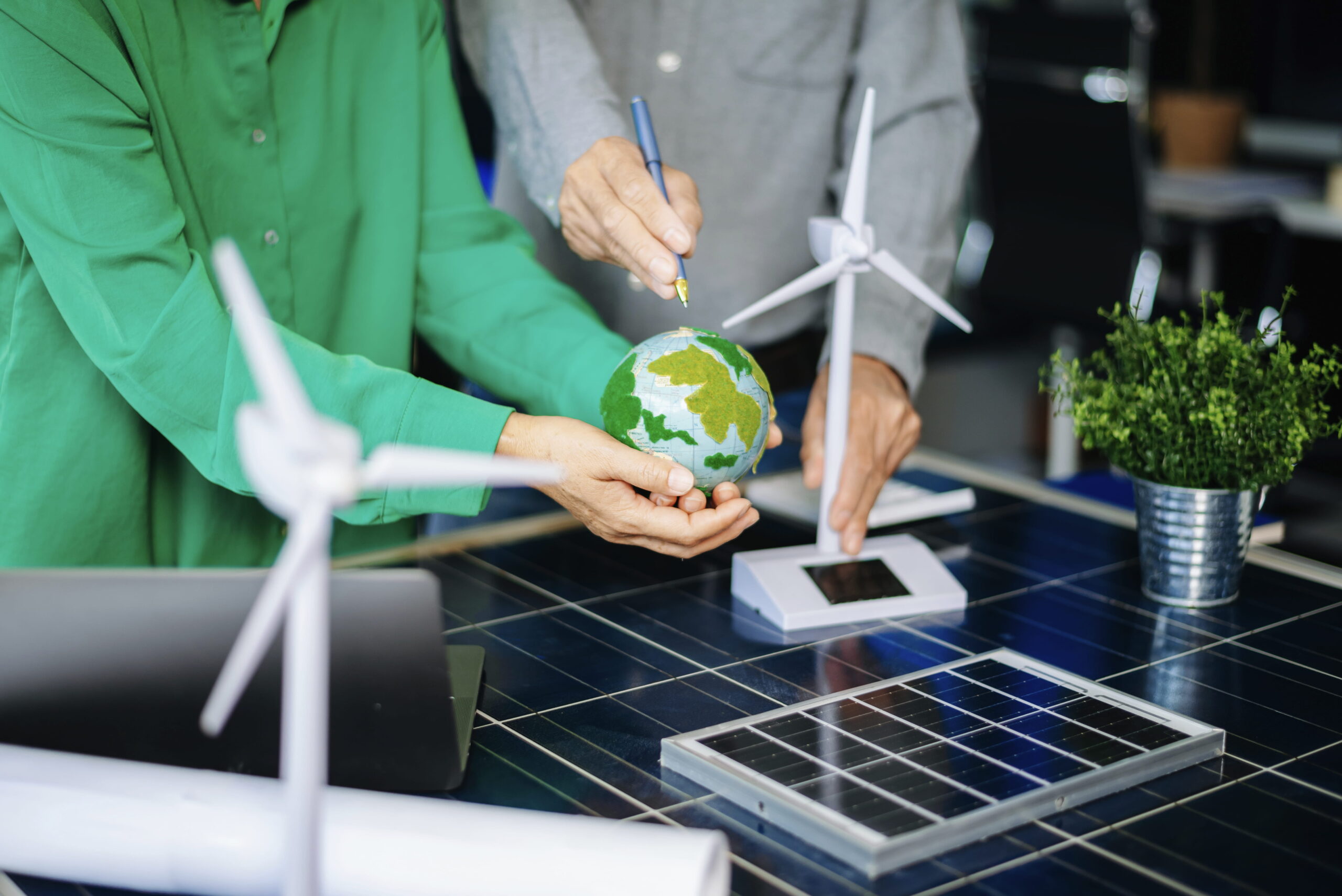 business-team-working-virtual-modern-smartphone-to-2026-01-09-12-09-46-utc(1)